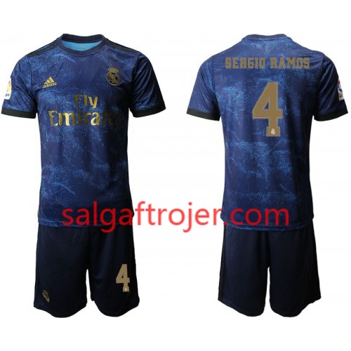 Real Madrid Fodboldtrøjer Sergio Ramos 4 Børn Udebanesæt 2019/20 Kort ærmer Real Madrid Fodboldtrøjer Sergio Ramos 4 Børn Udebanesæt 2019/20 Kort ærmer